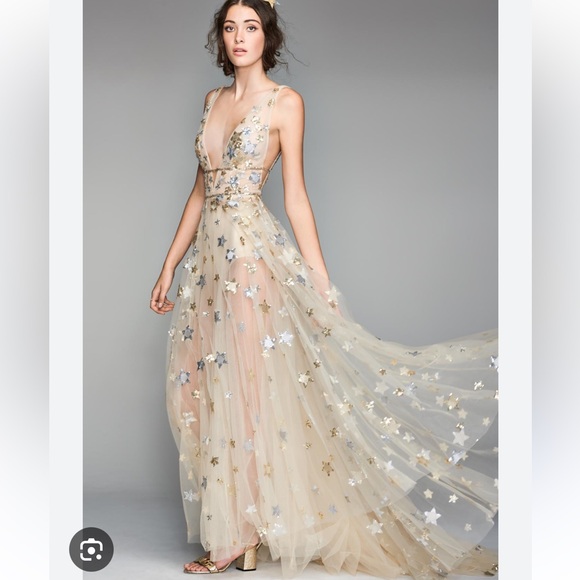 willowby Dresses & Skirts - SEEKING Orion dress by willowby for wedding US size 4 and up (bridal 6-12) 💫🌟✨